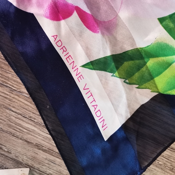 Vintage square Adrienne Vittadini Silk Scarf 36" - Picture 2 of 4